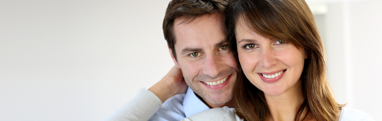 Семья после 35. Счастливая супружеская пара. Рождение детей после 30. Семья после 35. Ухоженный мужчина.