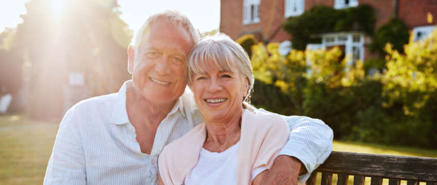Dental Implants vs Dentures – Which Should You Choose?