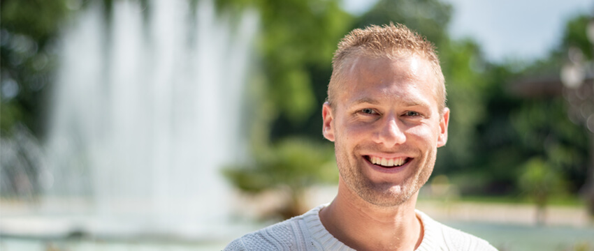 What Does a Crown on a Tooth Look Like? Achieve the Natural Smile